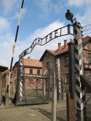 Auschwitz1entrance.png