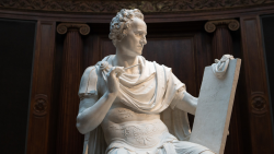 Washington posing as Cincinnatus.
